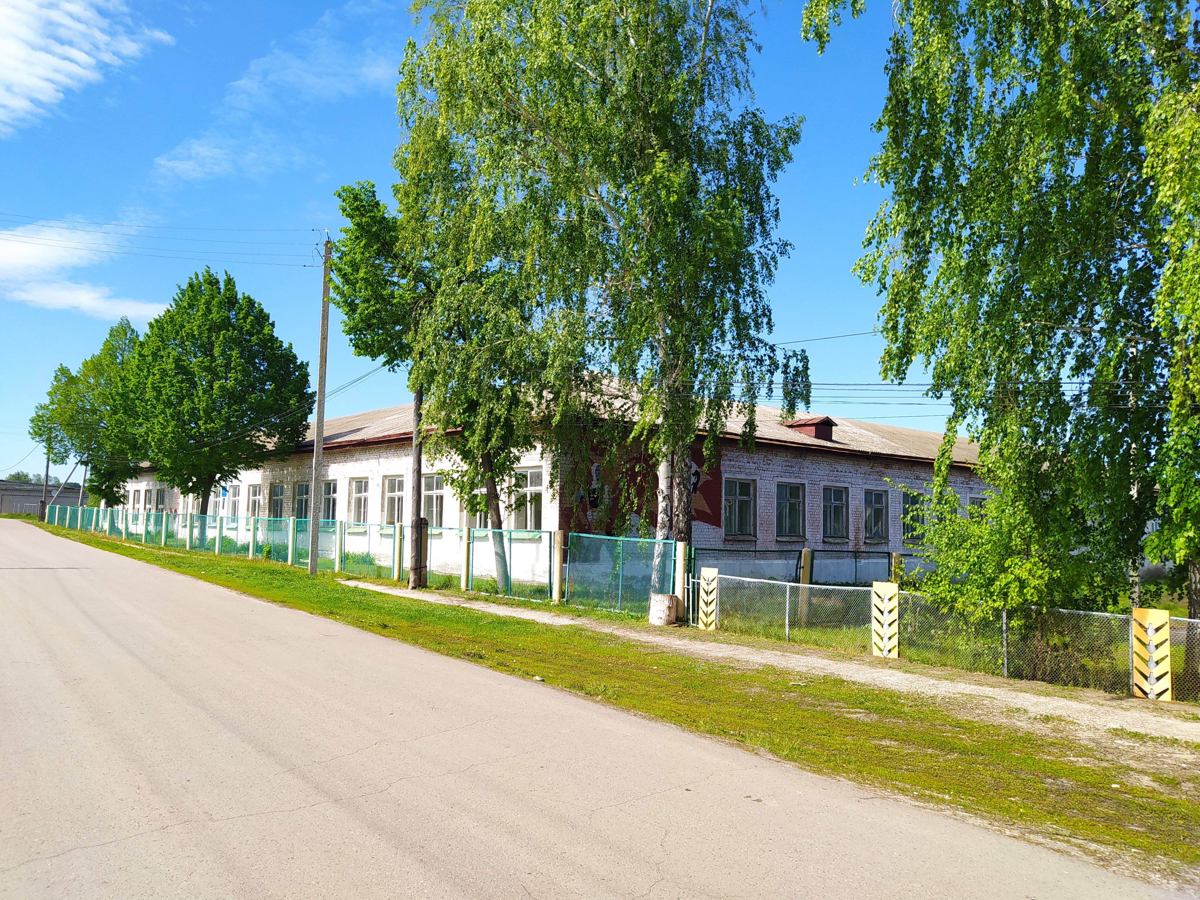 Елаурская   средняя   школа имени Героя Советского Союза А.П. Дмитриева.